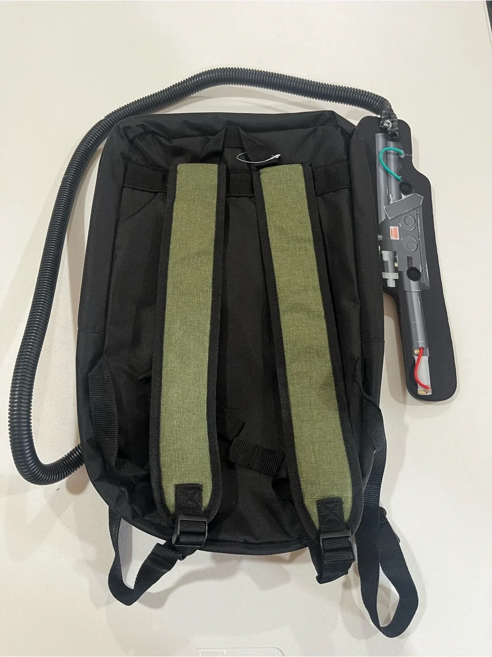 Fun Costumes Ghostbusters: Cosplay Proton Pack Backpack w Wand Stand